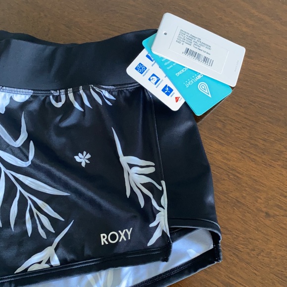 NEW ROXY SWELL ADDICT SHORT🖤 - Picture 2 of 13